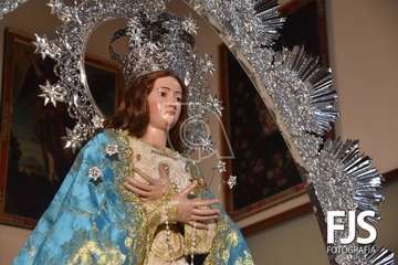 Engalanamiento de la imagen durante la jornada de este viernes/Francisco Santana Ravelo.
